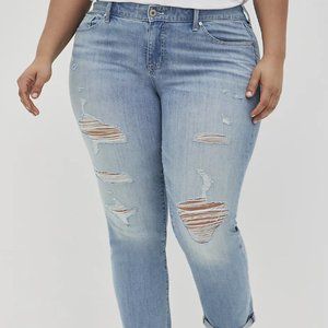 20 Tall Inseam TORRID BOYFRIEND STRAIGHT JEAN - VINTAGE STRETCH MEDIUM WASH